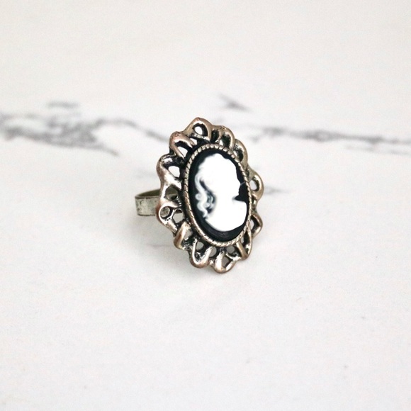 Vintage Silhouette Ring - Picture 3 of 6